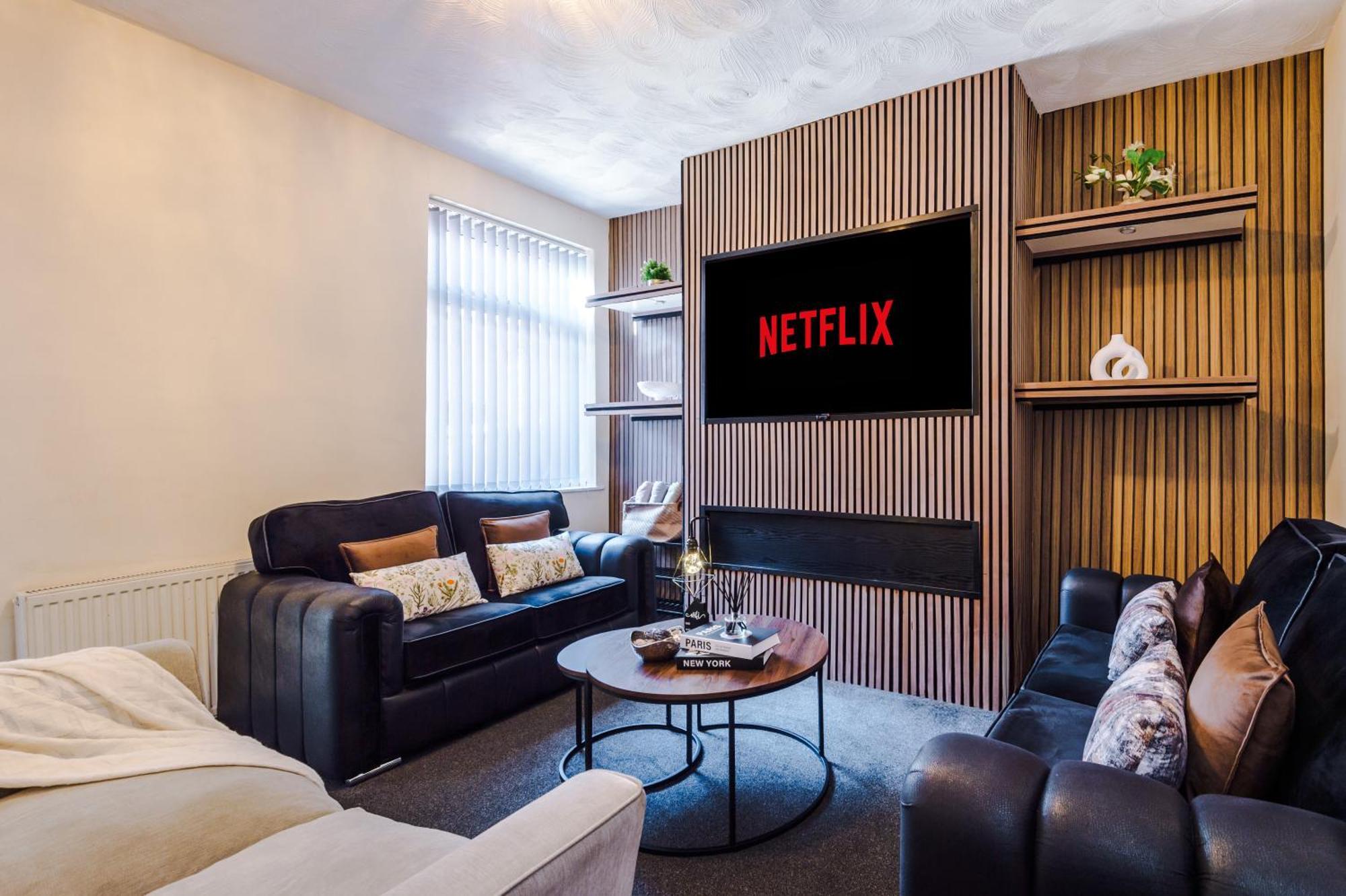 Cosy 3Bd Holiday Home, Sleeps 8, Ideal For Family And Groups, Nr Coop Live & Etihad, Free Parking Holiday home Manchester