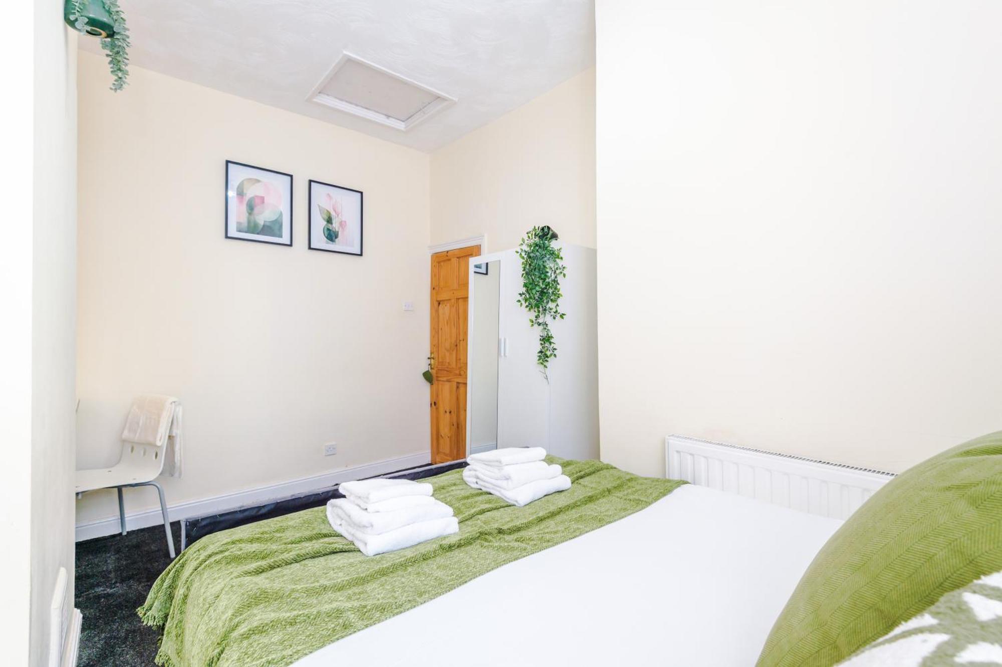 Cosy 3Bd Holiday Home, Sleeps 8, Ideal For Family And Groups, Nr Coop Live & Etihad, Free Parking * Manchester